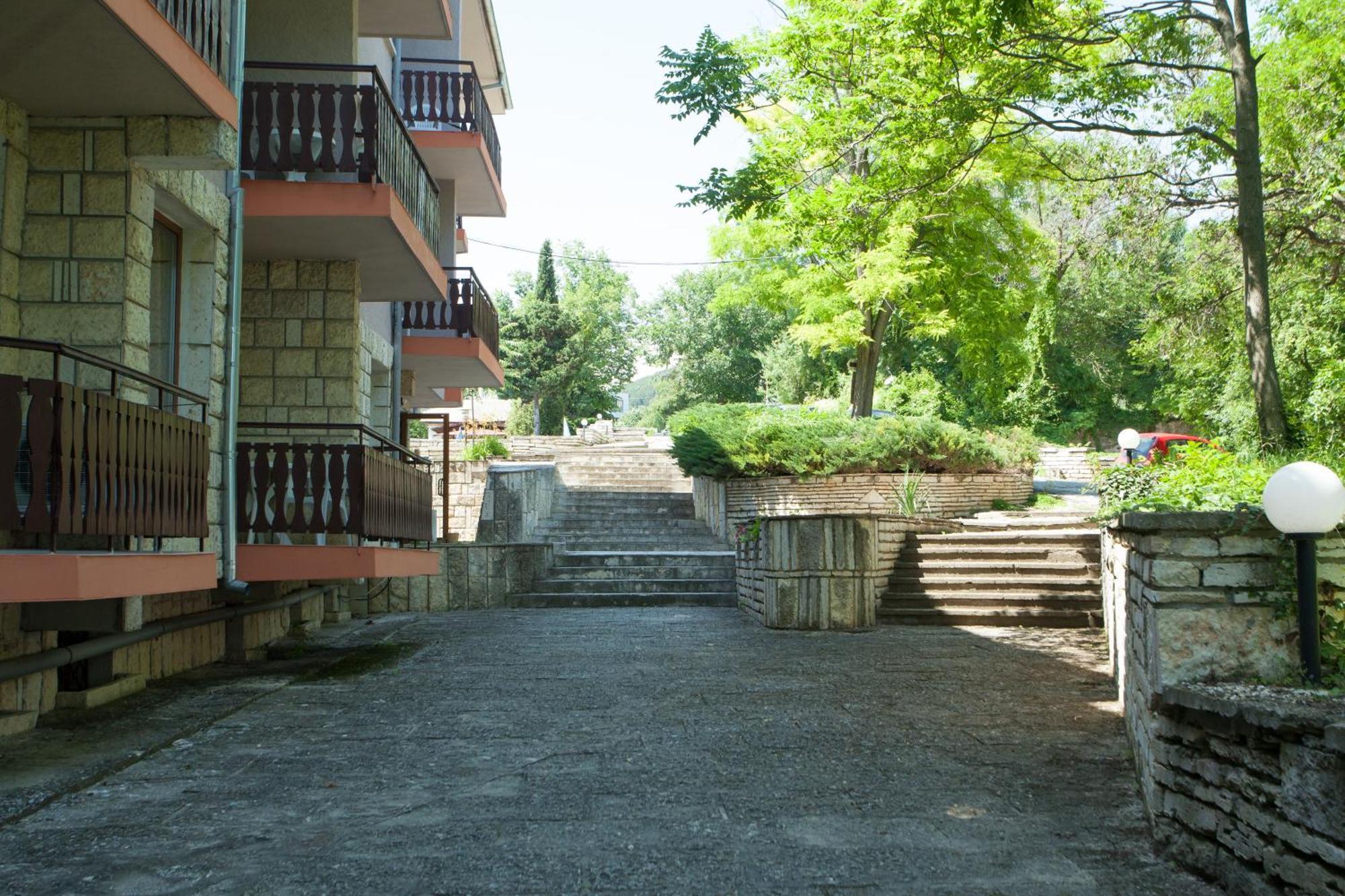 Bisser Hotel - Free Parking - Free Pool Access Balchik Eksteriør billede