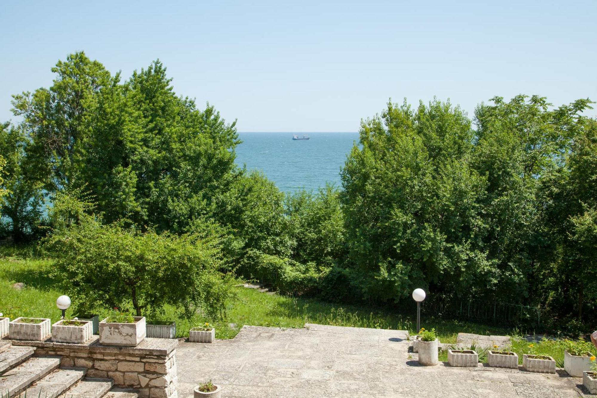 Bisser Hotel - Free Parking - Free Pool Access Balchik Eksteriør billede