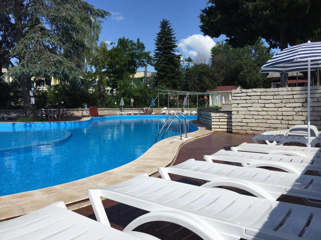 Bisser Hotel - Free Parking - Free Pool Access Balchik Eksteriør billede