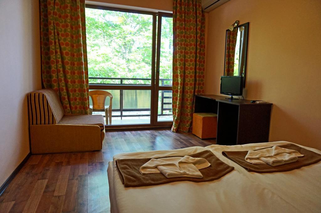 Bisser Hotel - Free Parking - Free Pool Access Balchik Eksteriør billede