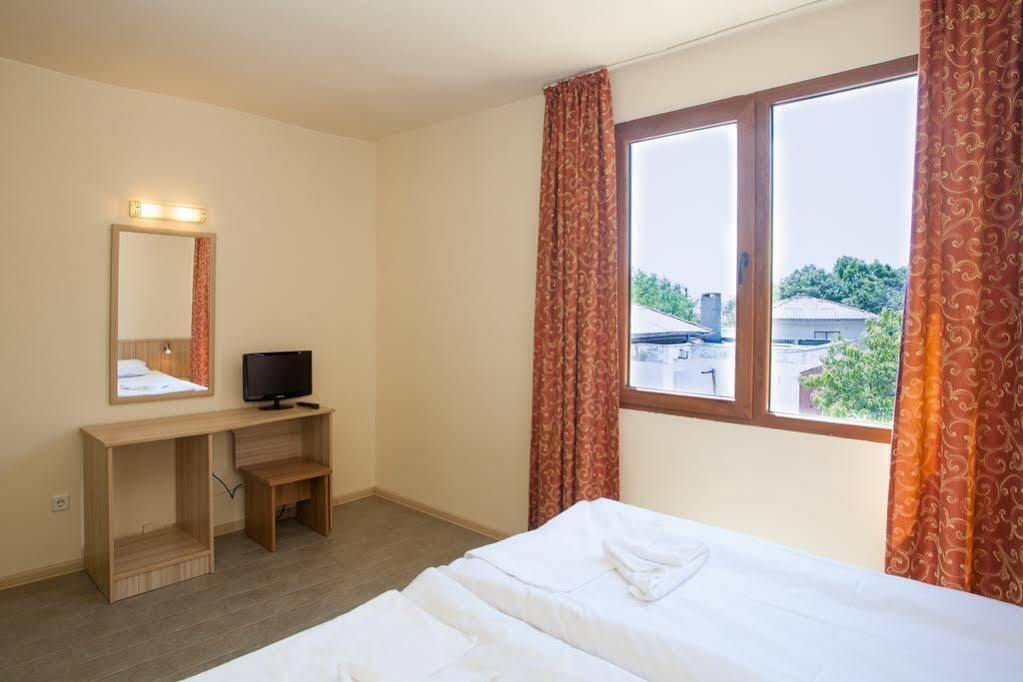 Bisser Hotel - Free Parking - Free Pool Access Balchik Eksteriør billede